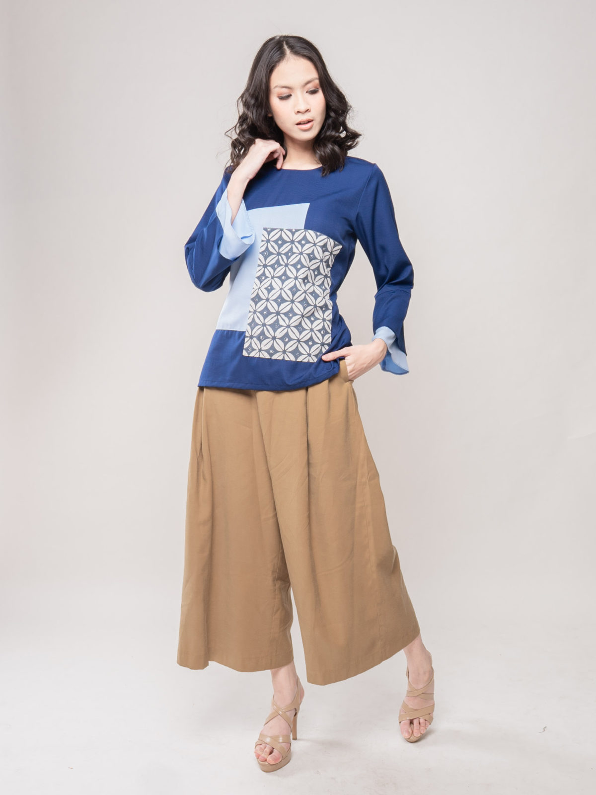 Freya Blouse Navy - Image 4