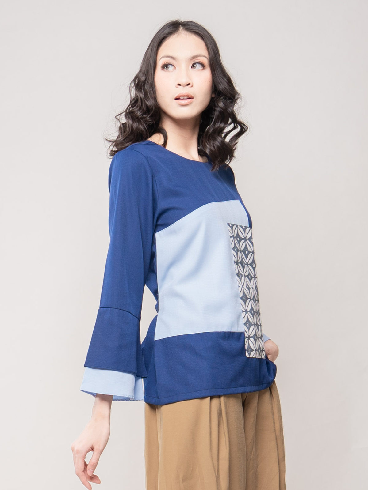 Freya Blouse Navy - Image 2