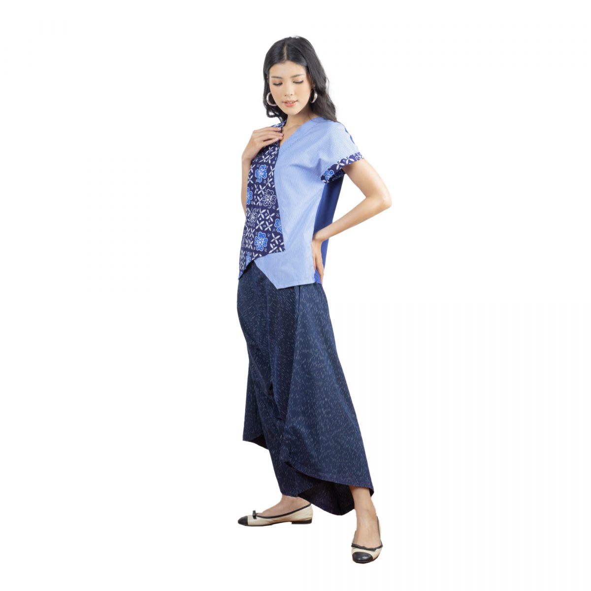 Finny Blouse Flower Navy - Image 4