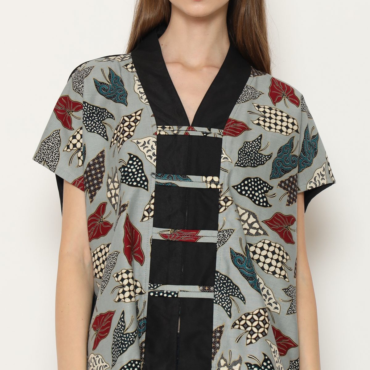 Olivia Blouse Light Grey Leaves - Image 2