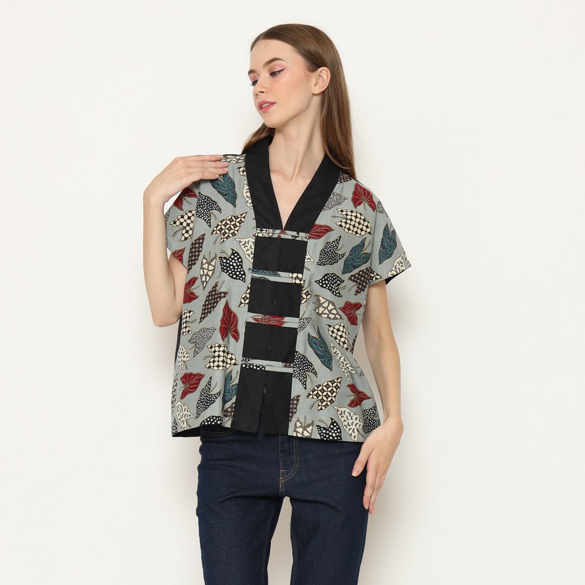 Olivia Blouse Light Grey Leaves - Image 5