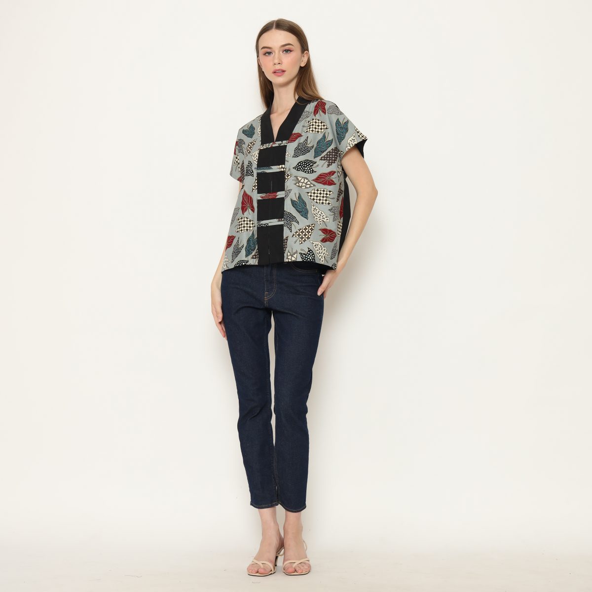 Olivia Blouse Light Grey Leaves - Image 7