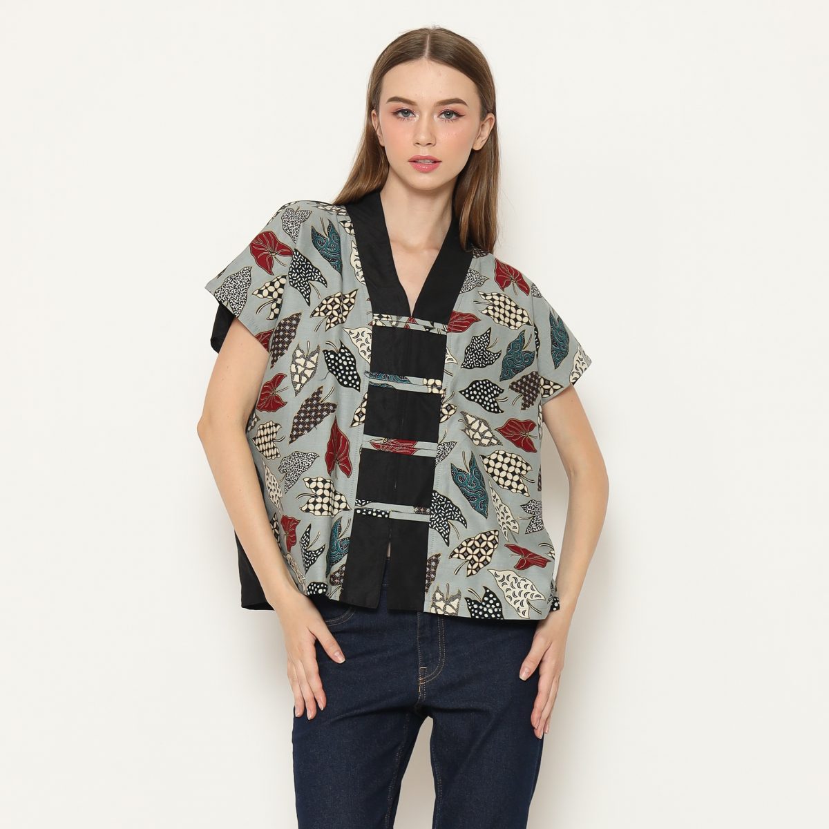 Olivia Blouse Light Grey Leaves