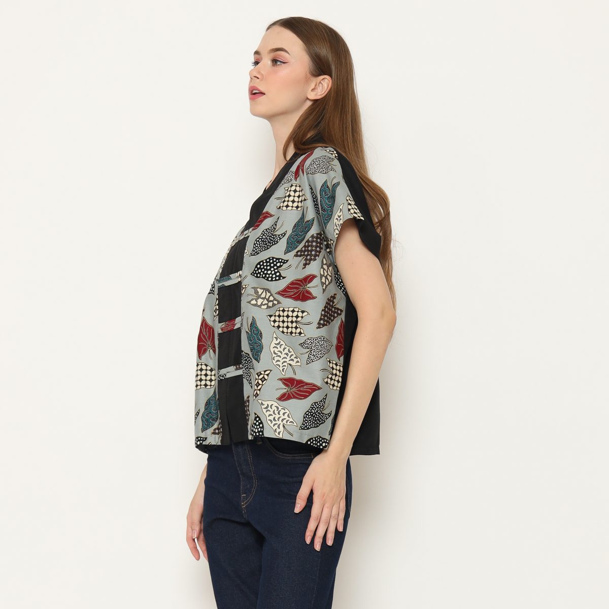 Olivia Blouse Light Grey Leaves - Image 4