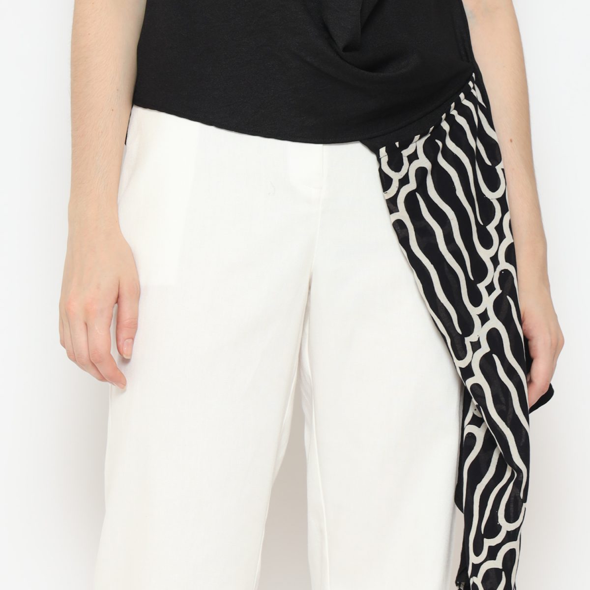 Quinn Blouse Parang Black - Image 2