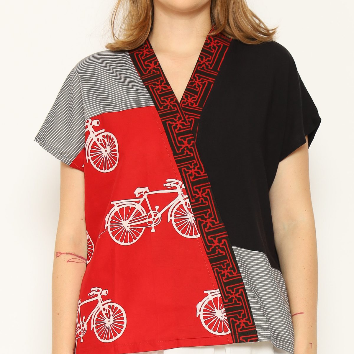 Nandhita Blouse Red Black - Image 2