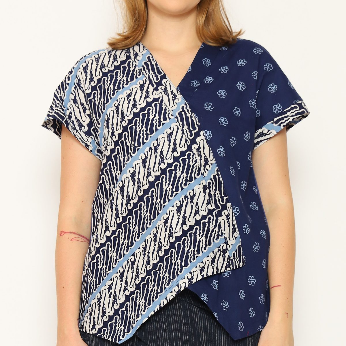 Finny Blouse Parang Navy - Image 2