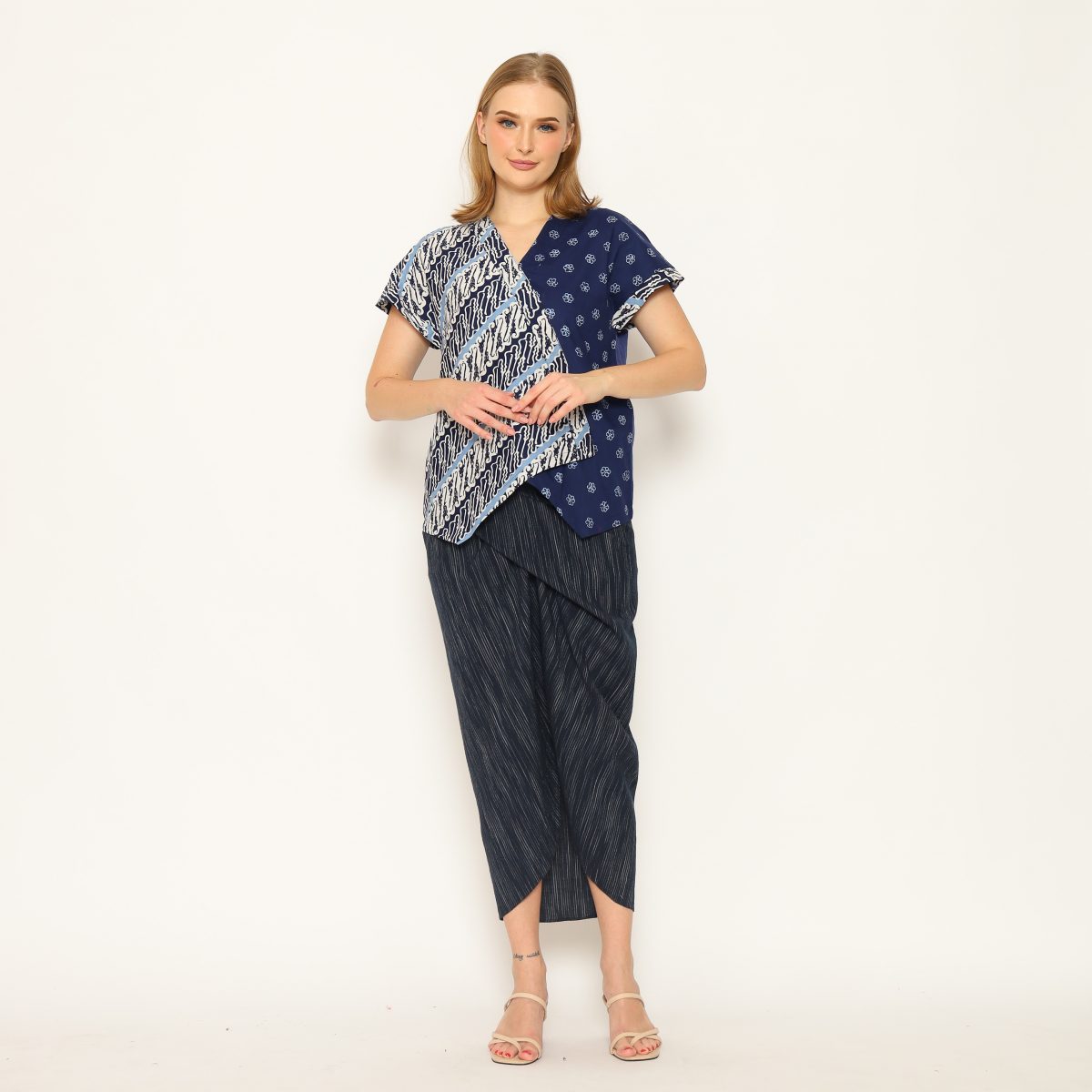 Finny Blouse Parang Navy - Image 6