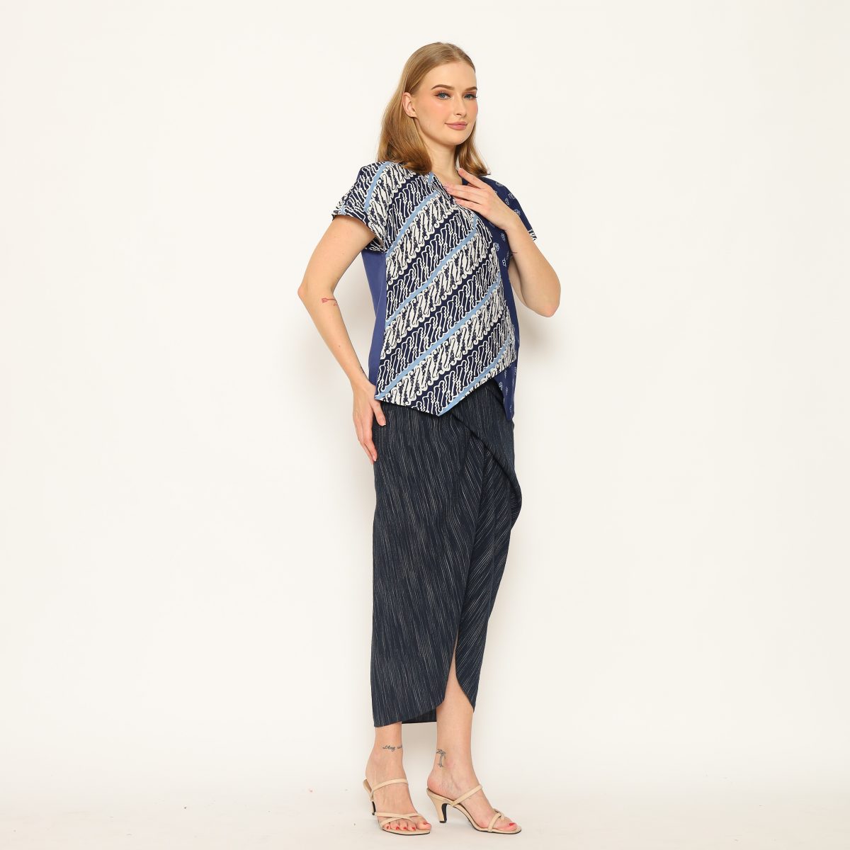 Finny Blouse Parang Navy - Image 3