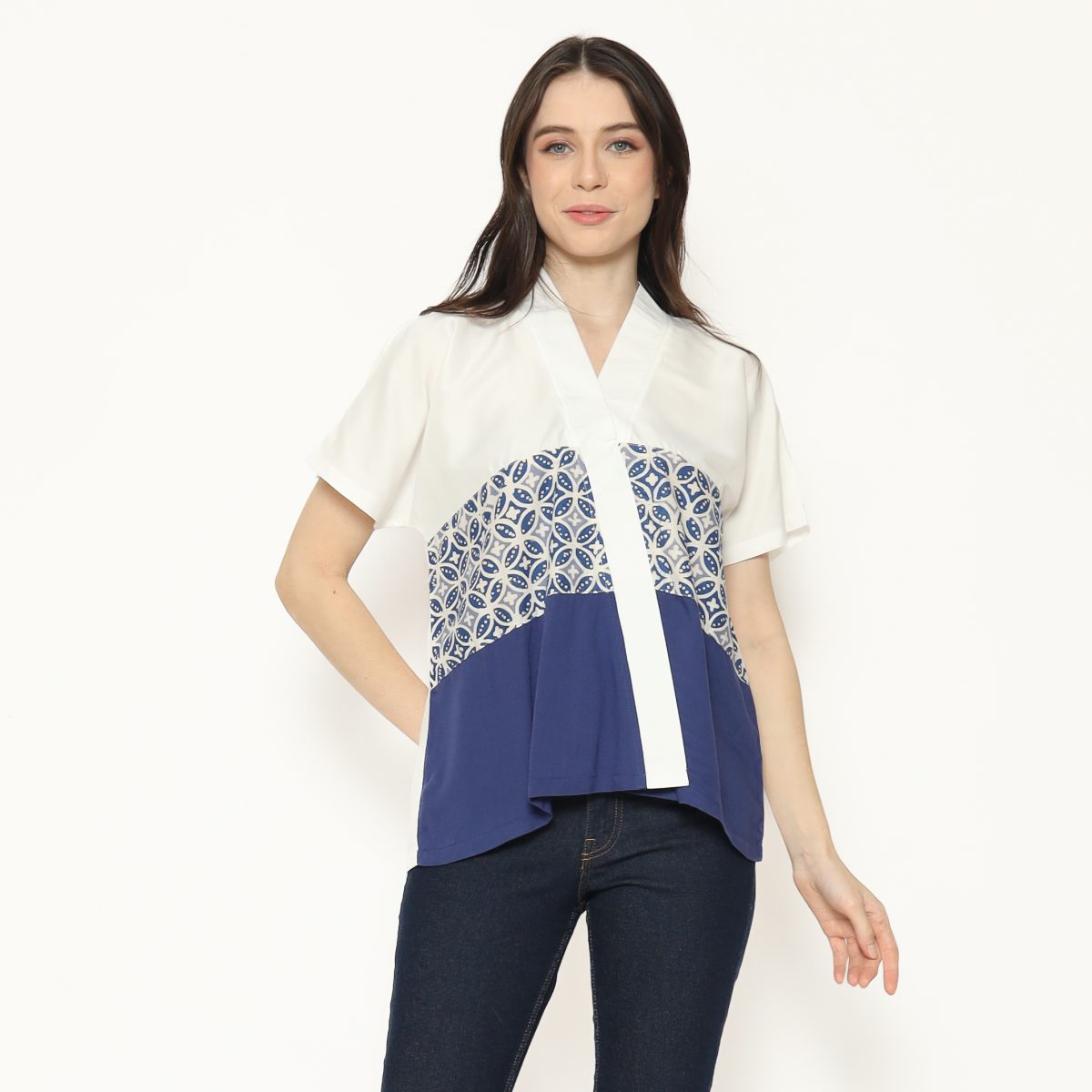 Andini Blouse White Blue