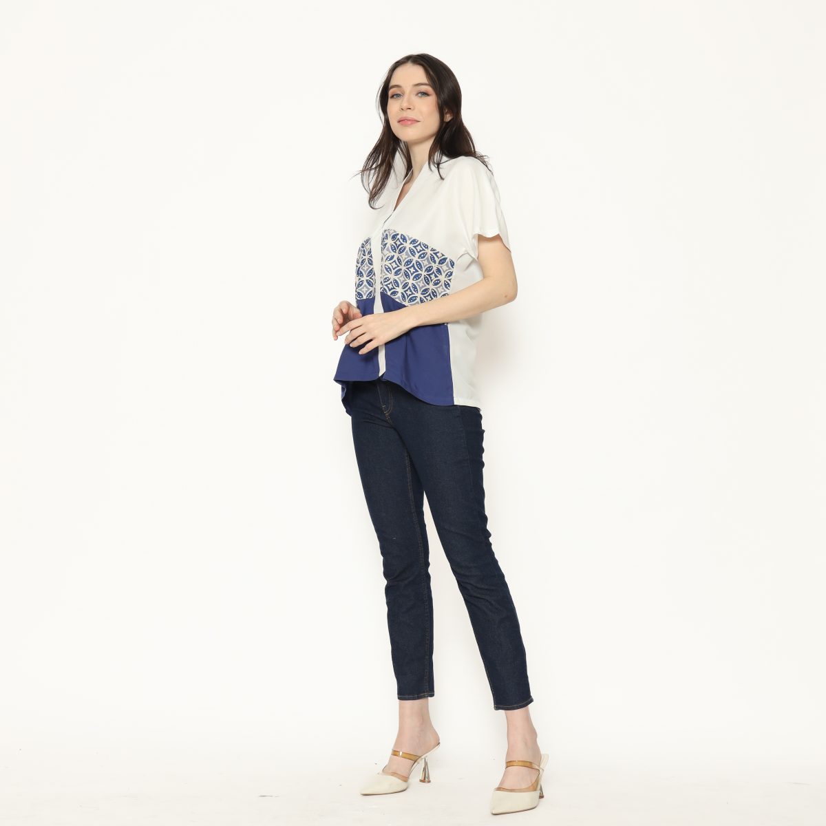 Andini Blouse White Blue - Image 4