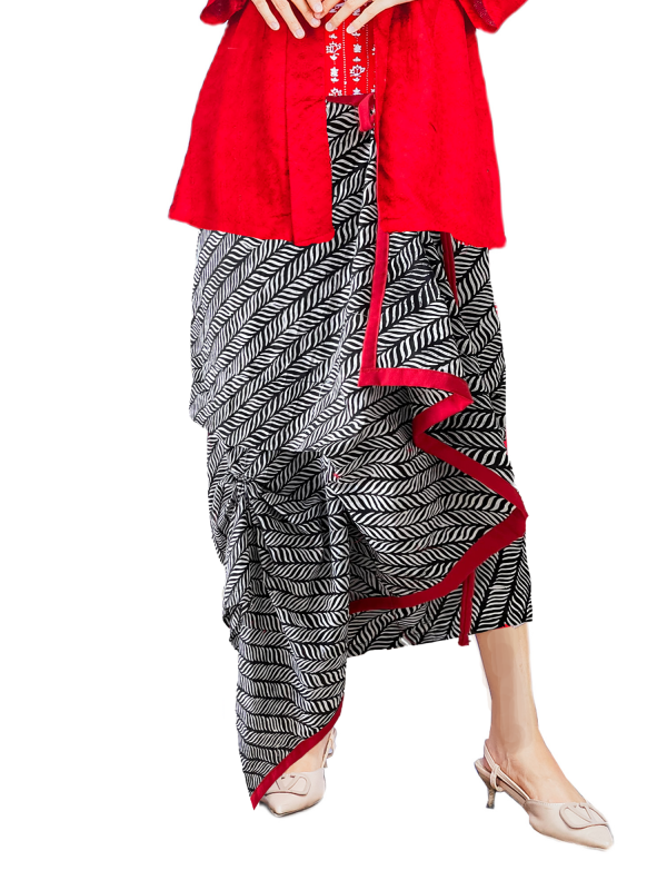 Nusantara Skirt Stripe Black