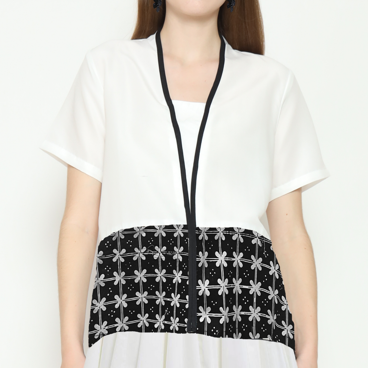 Yuki Blouse White Black - Image 2