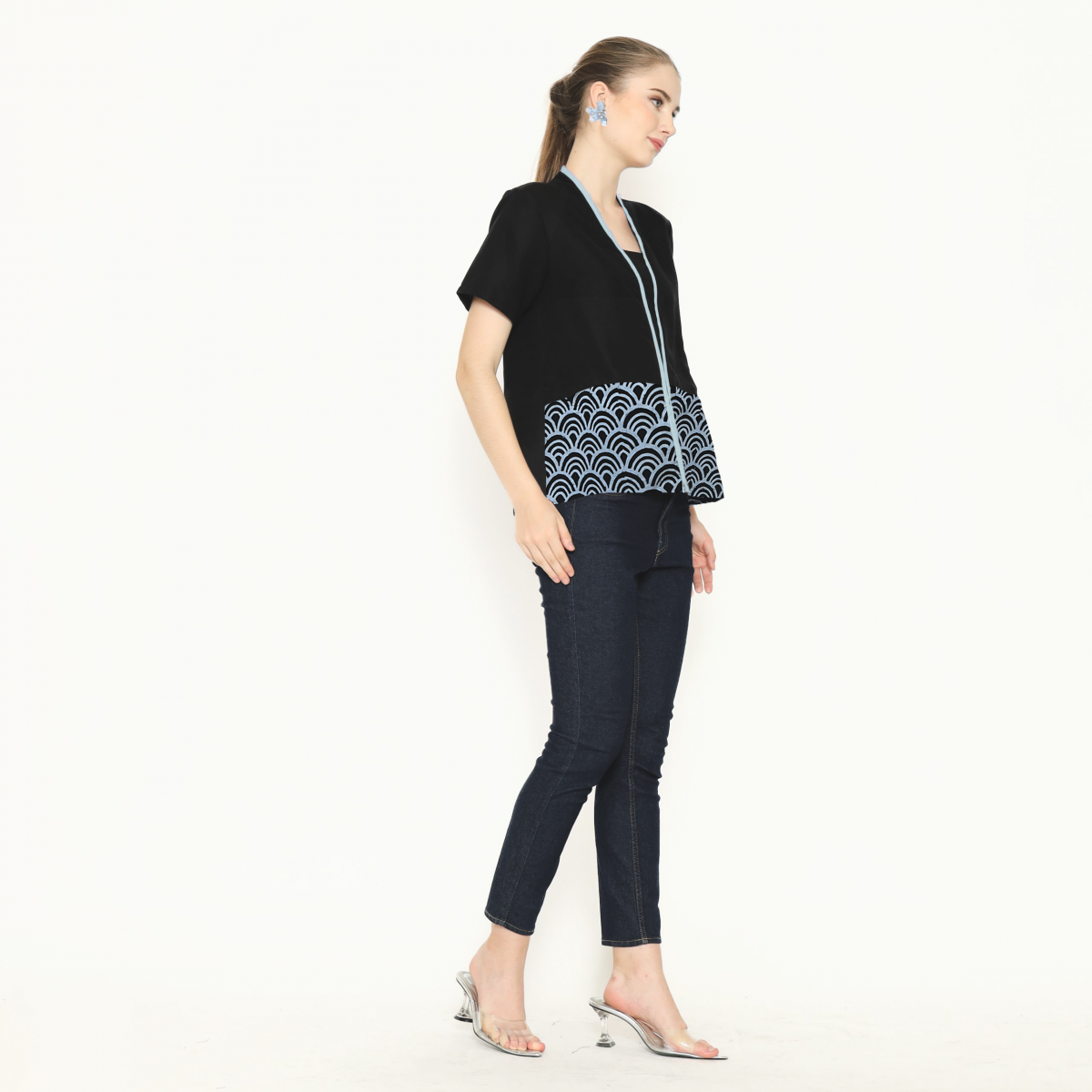 Yuki Blouse Black Blue - Image 4