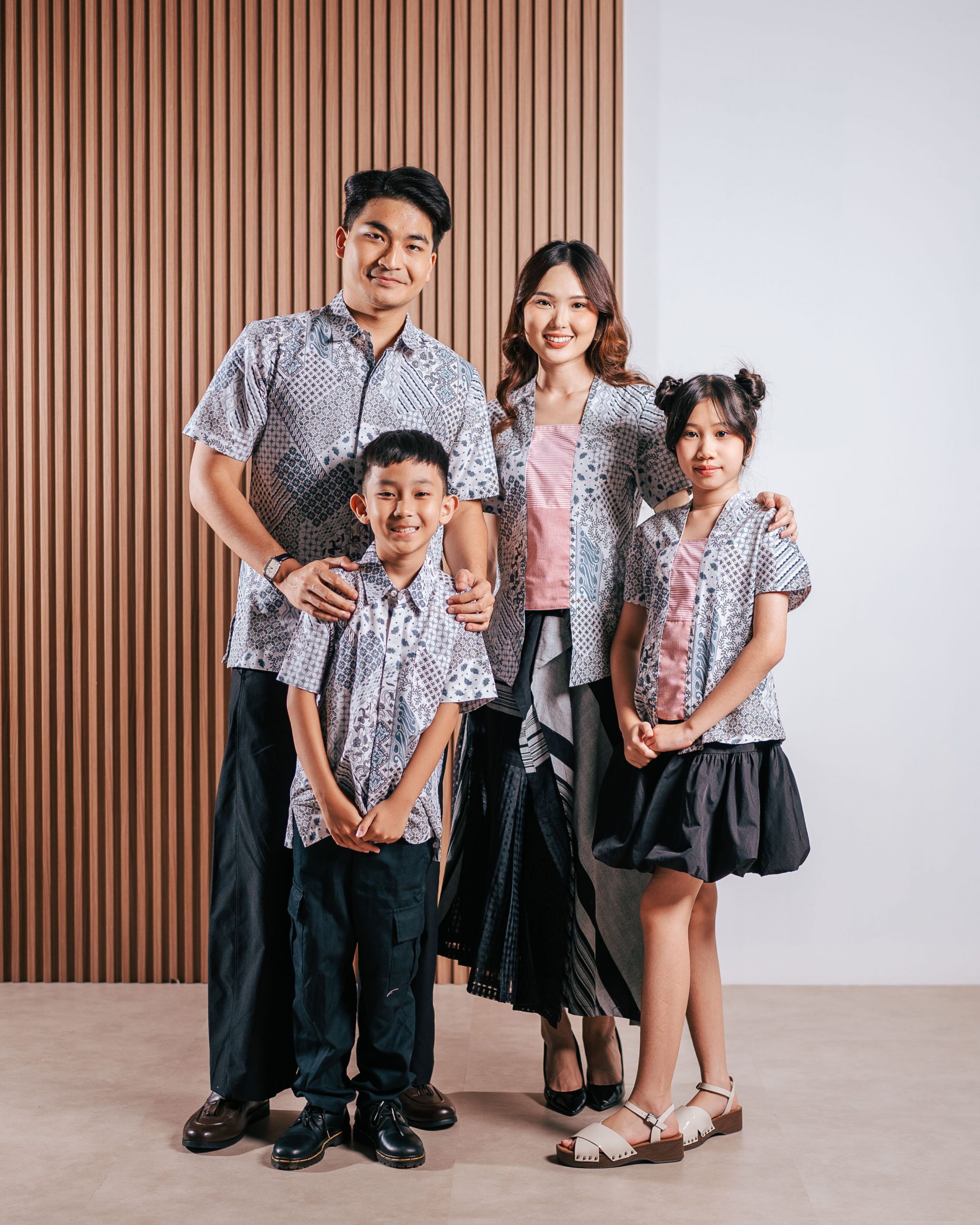 SARIMBIT KELUARGA VARO CERITA